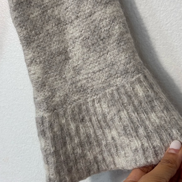 Free People Oversized Cozy Alpaca/Mohair Knit Bell-Sleeve V Neck Top Sweater M - Picture 10 of 13